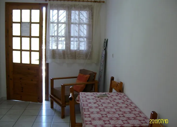 Lakis Apartments