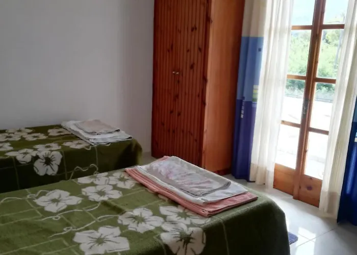 Lakis Apartments