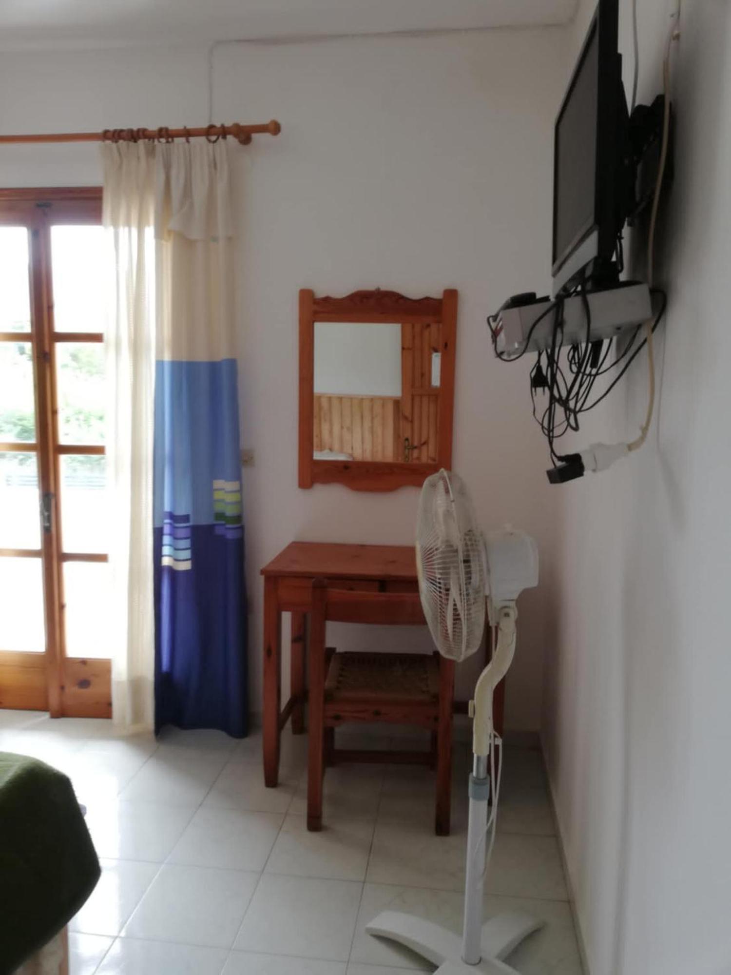 Lakis Apartment *